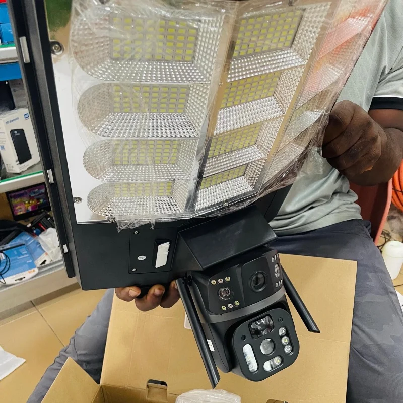 Caméra de Surveillance Solaire AI 2-en-1 avec Éclairage LED 3