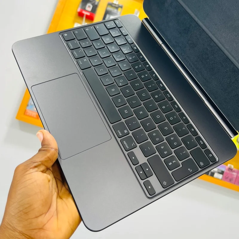 Clavier Apple Magic Keyboard – iPad Pro 13”  4