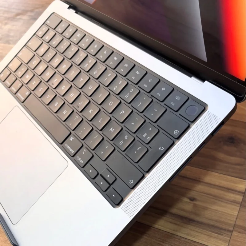 Apple MacBook Pro M1 Pro 14” (2021) – 512Go 16Ram  3