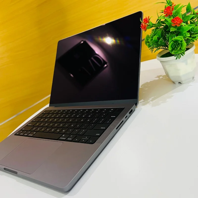 MacBook Pro 14 pouces (2021) – Apple M1 Pro | 32 Go RAM | SSD 512 Go 4