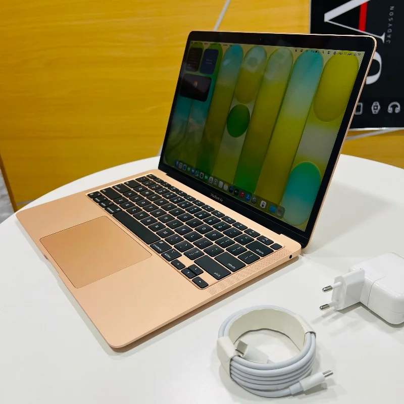 APPLE MACBOOK AIR M1 13" - 256Go 8ram  4