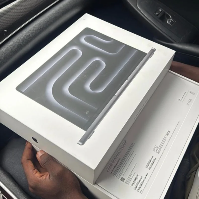Apple MacBook Pro M5 - 16" 3