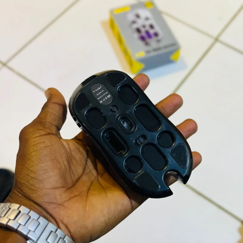 T-WOLF X3 – Souris Gaming Tri-Mode Ultra-Légère 3
