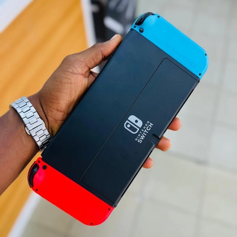 Nintendo Switch OLED 6