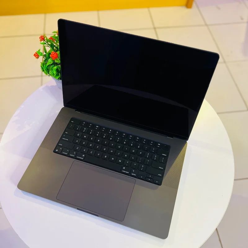 MacBook Pro 16 pouces – Apple M4 ( 512Go  24Ram ) 5